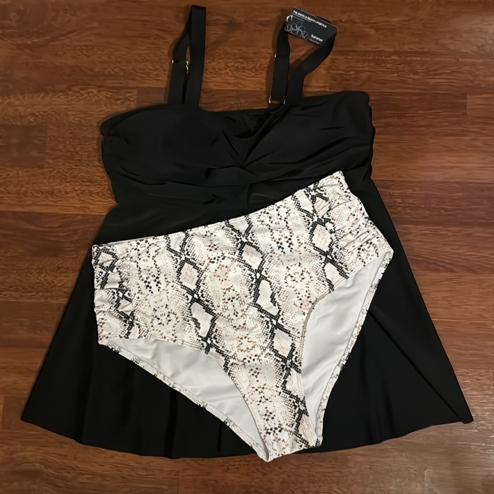 MWT Summer Mac 2 piece swim suit. Size XL